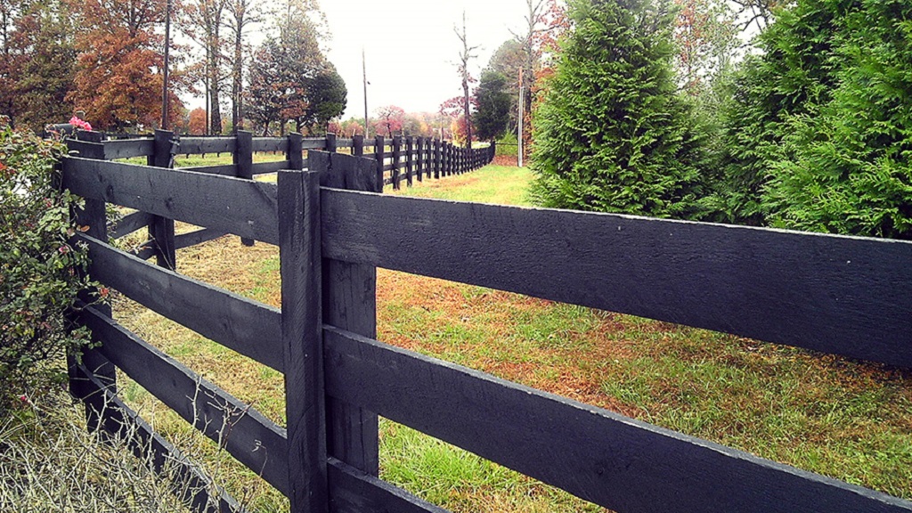round wood fence posts