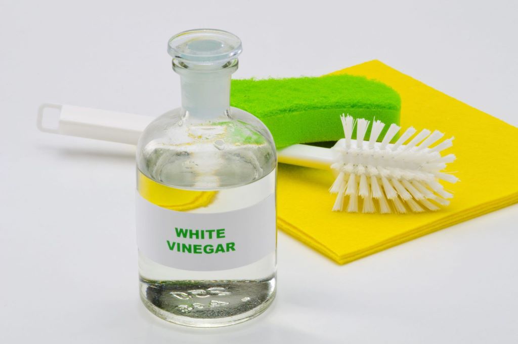 How do you clean a kitchen with white vinegar